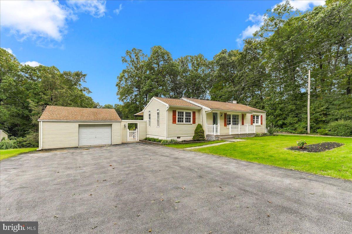 1106 W KINGS HIGHWAY