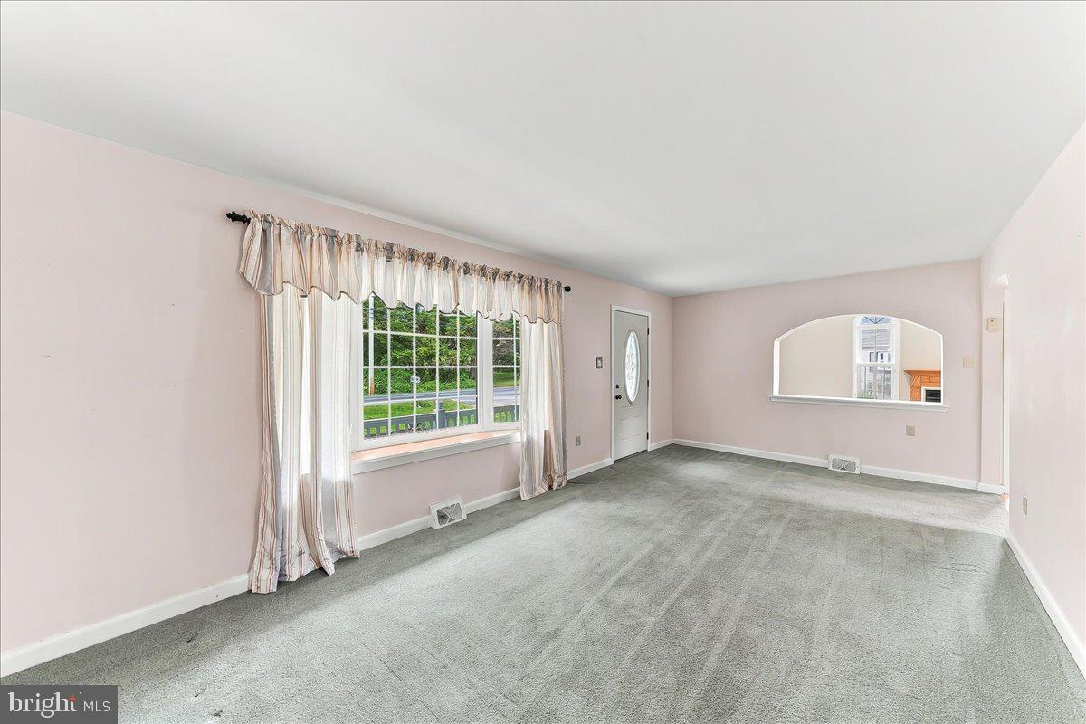 1106 W KINGS HIGHWAY