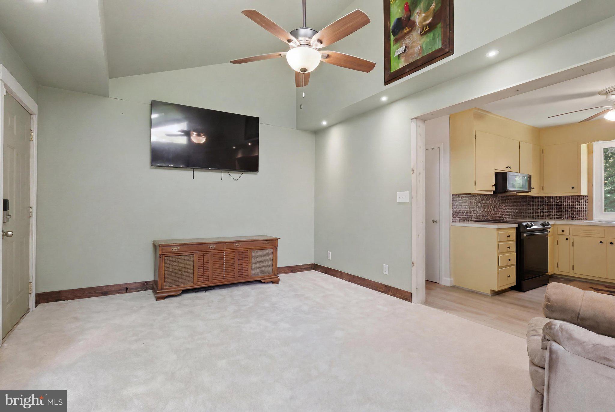 106 E DEEP RUN ROAD