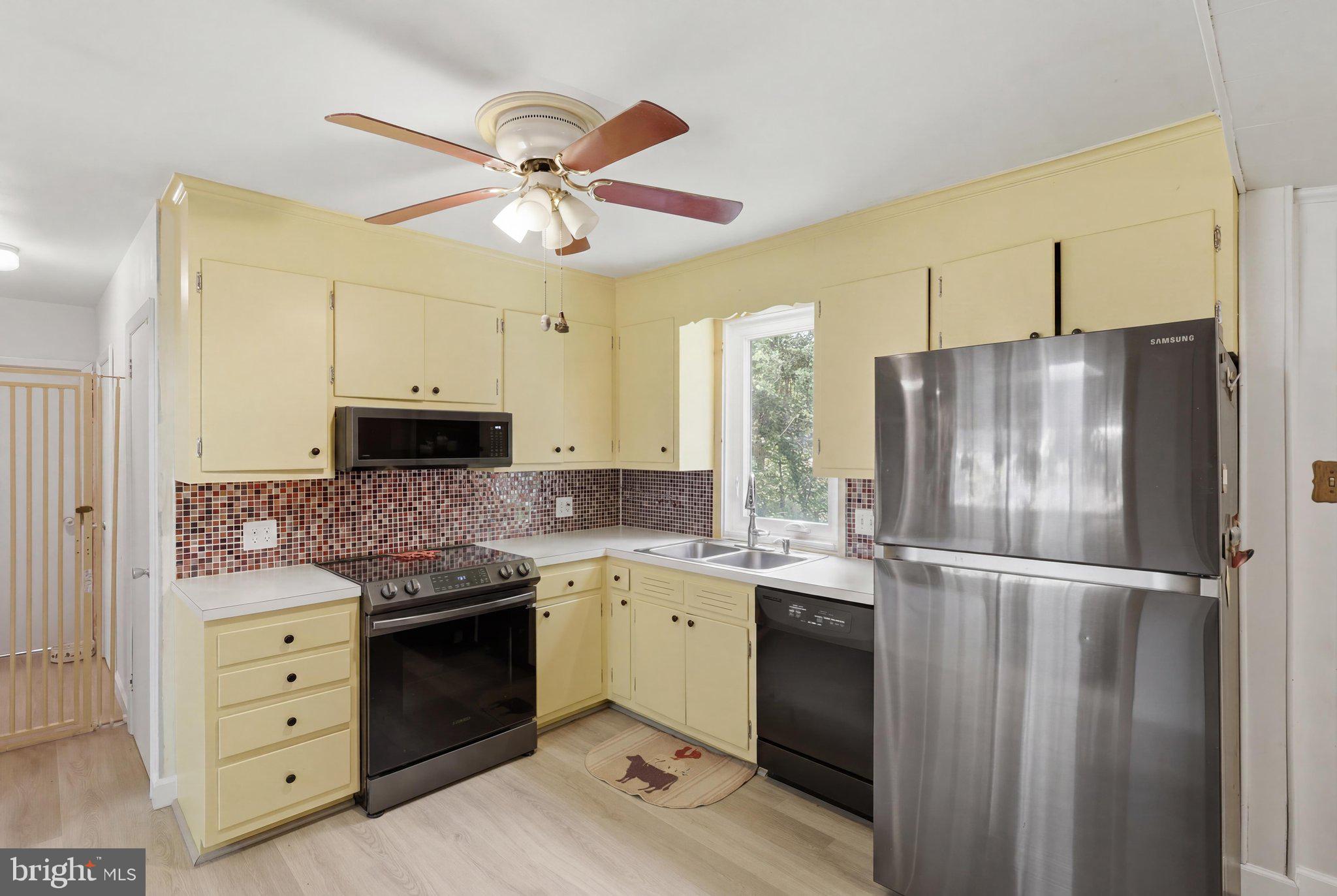 106 E DEEP RUN ROAD