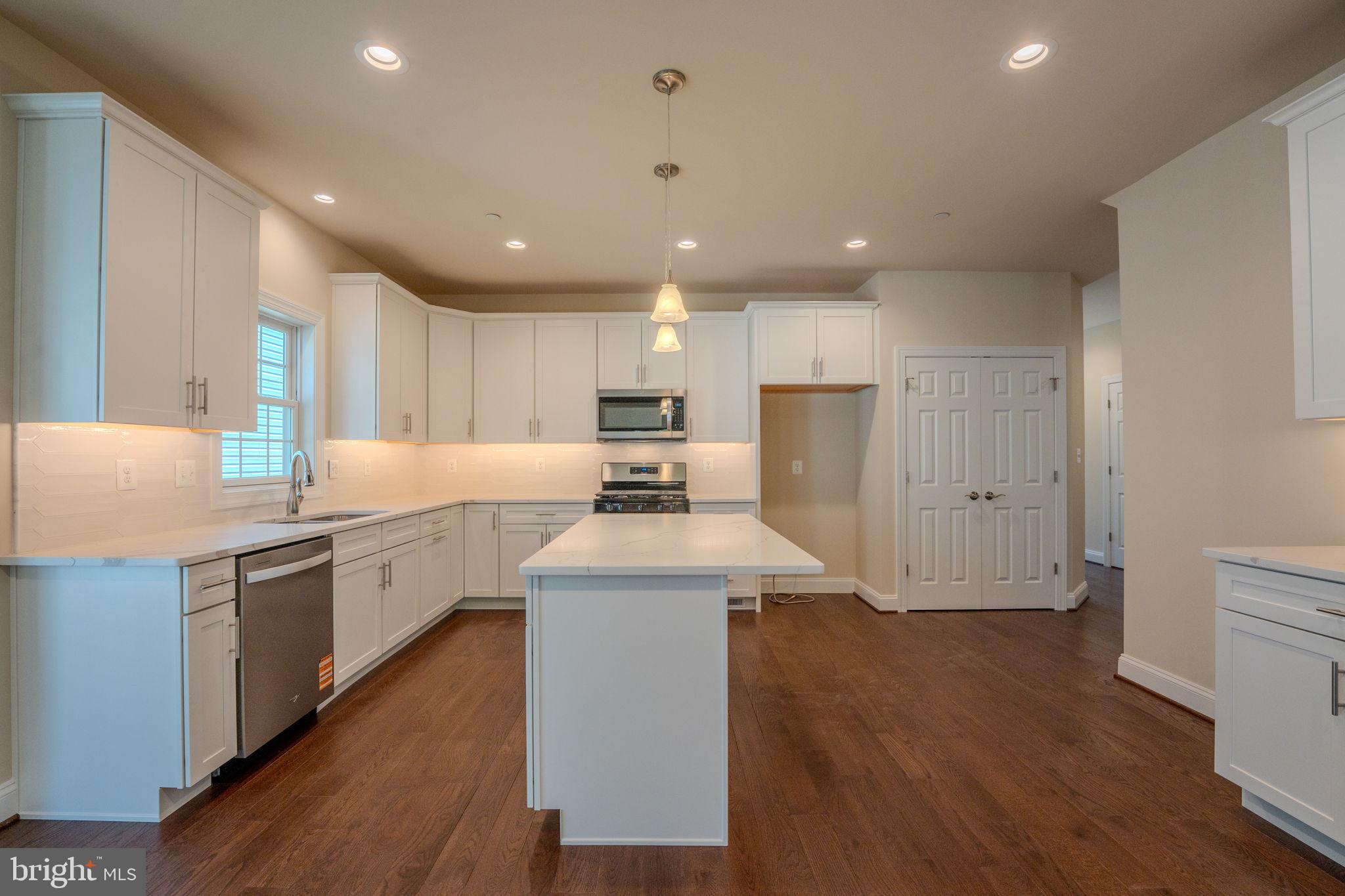 DOROLY GARDENS - Residential