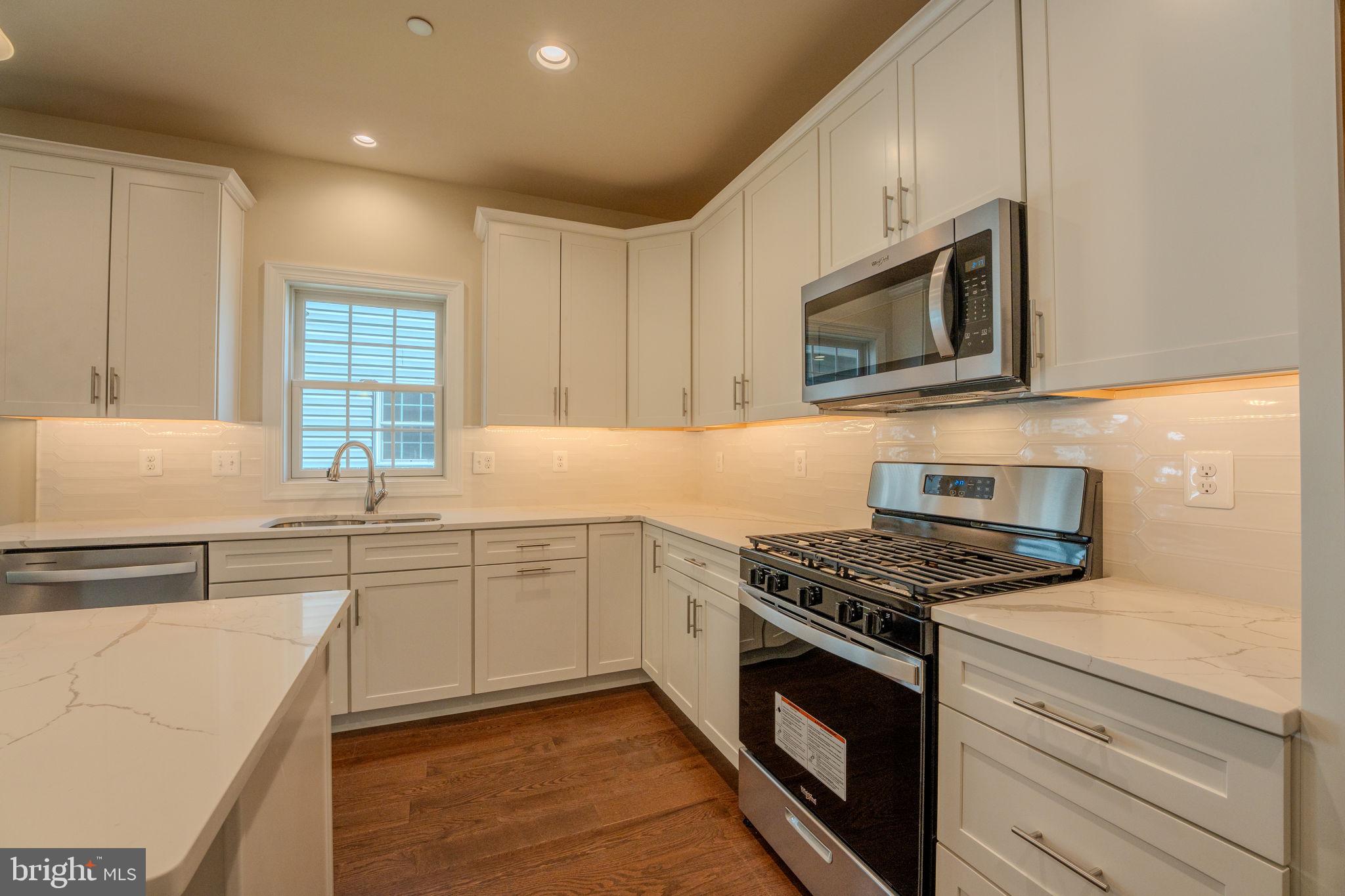 DOROLY GARDENS - Residential