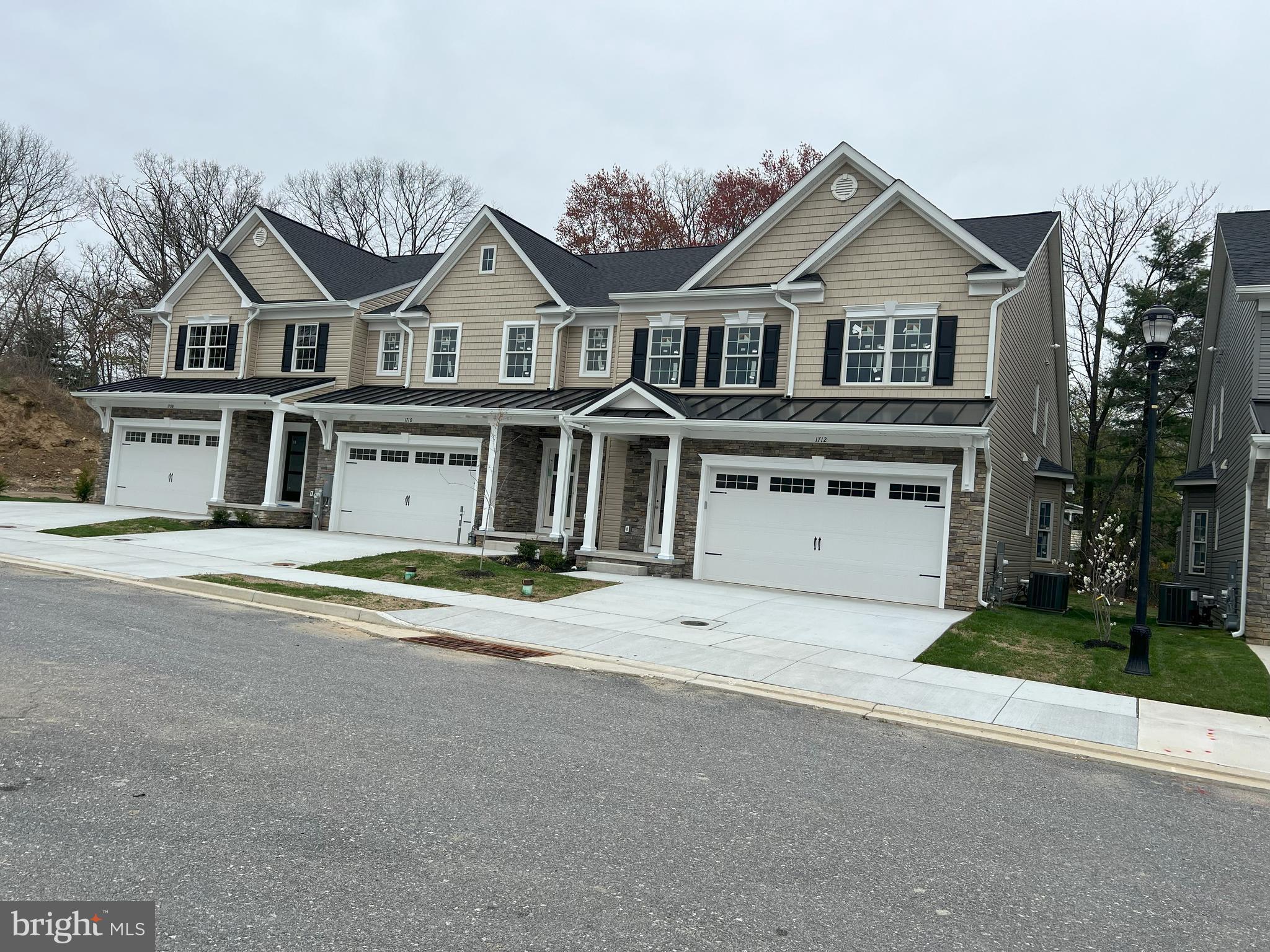 1712 BOTANICAL COURT 22