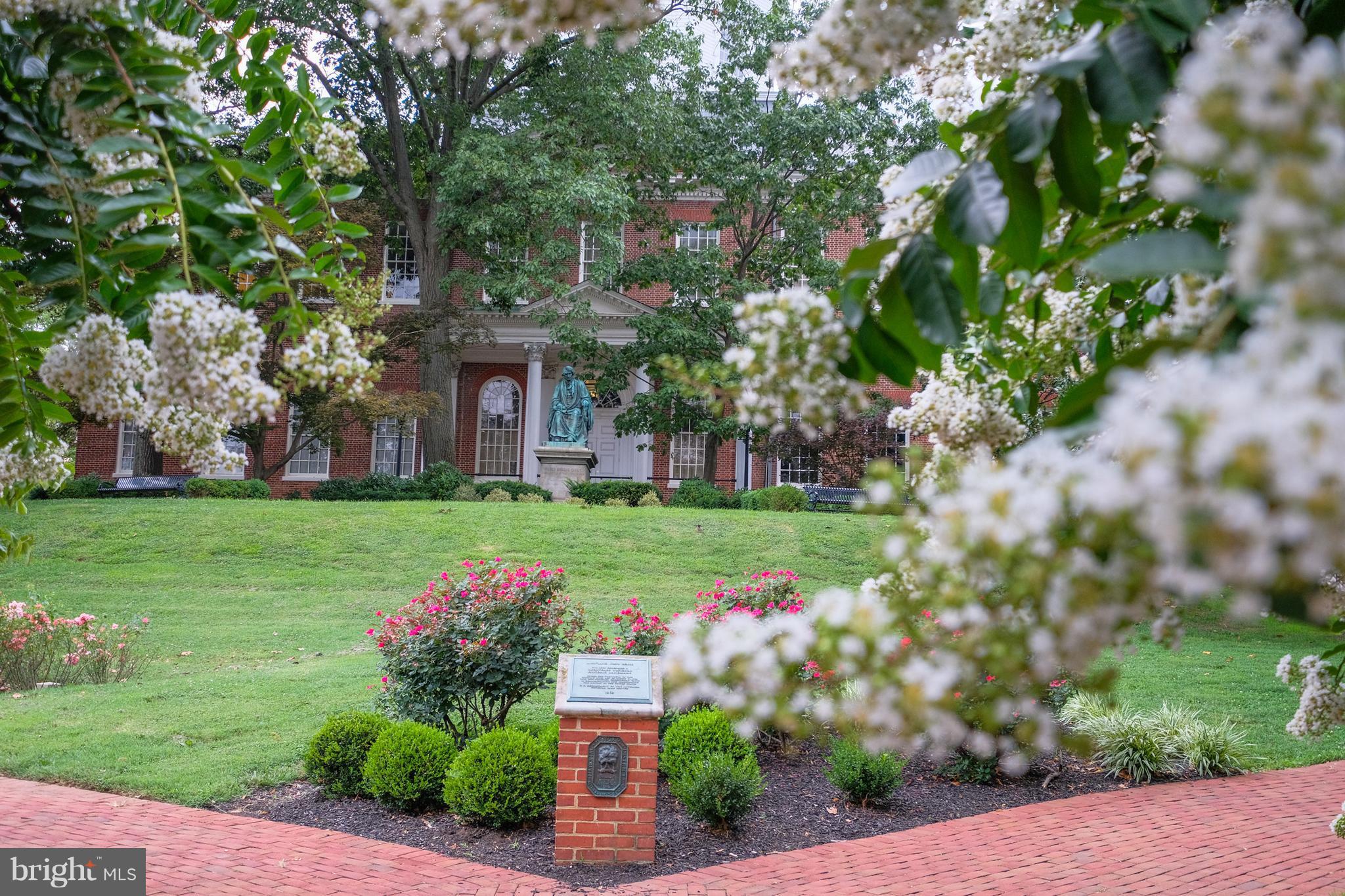 HISTORIC DISTRICT - Residential Lease