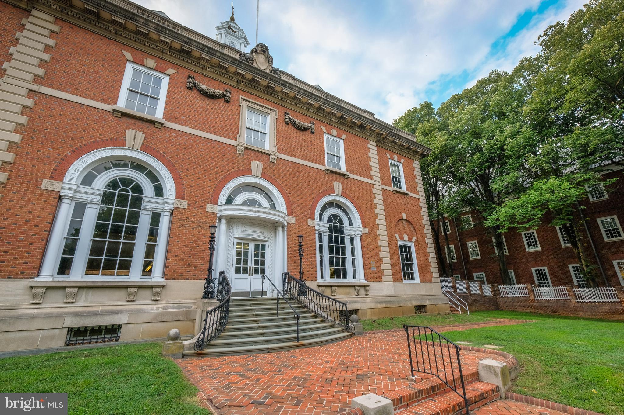 HISTORIC DISTRICT - Residential Lease