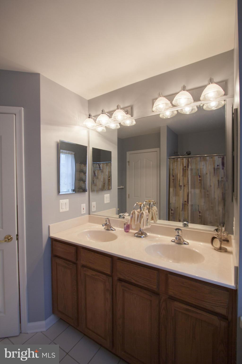 SEVEN TRAILS - Residential