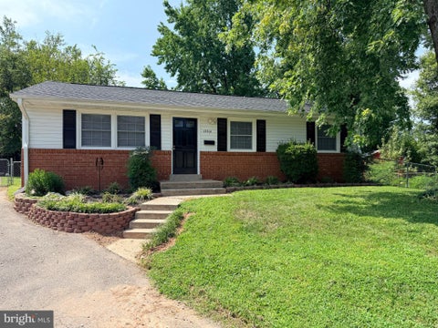 Photo of 13312 Kelsey Court, WOODBRIDGE, VA 22193 (MLS # VAPW2129004)
