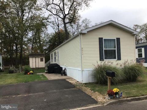 Homes For Sale - 8014 Woodside Drive<br/> MORRISVILLE, PA 19067