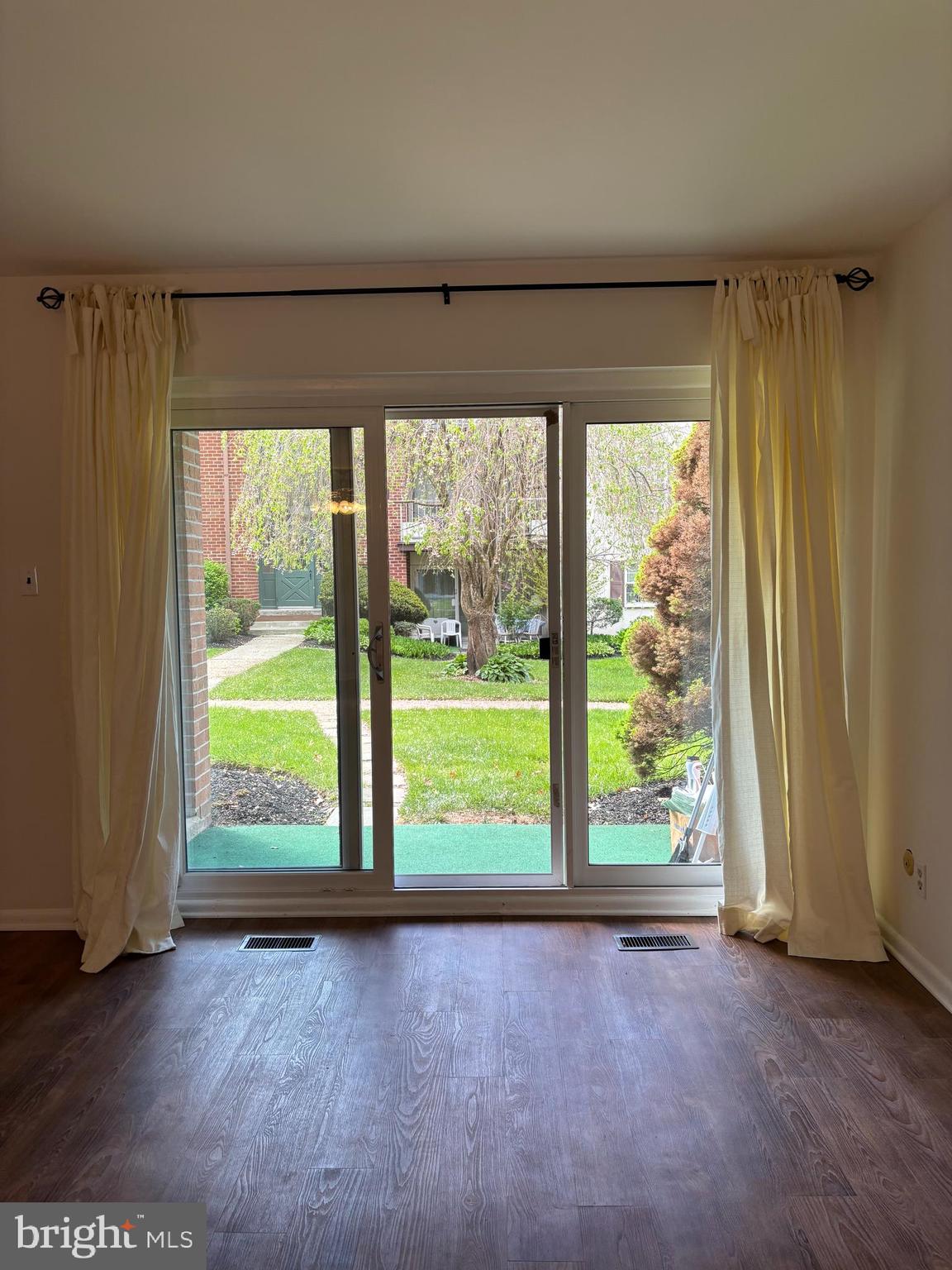 GLENHARDIE - Residential Lease