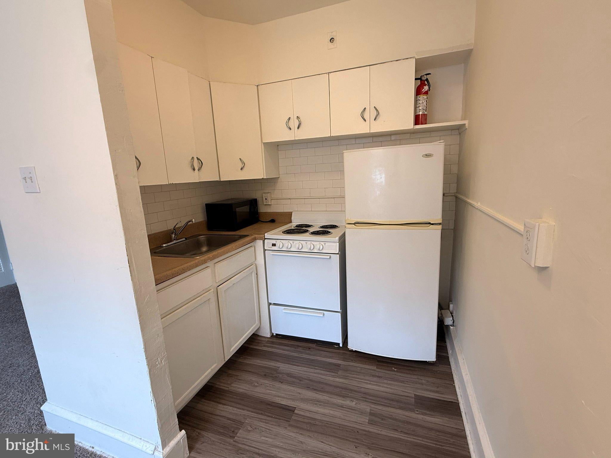 260 N WYCOMBE AVENUE 200