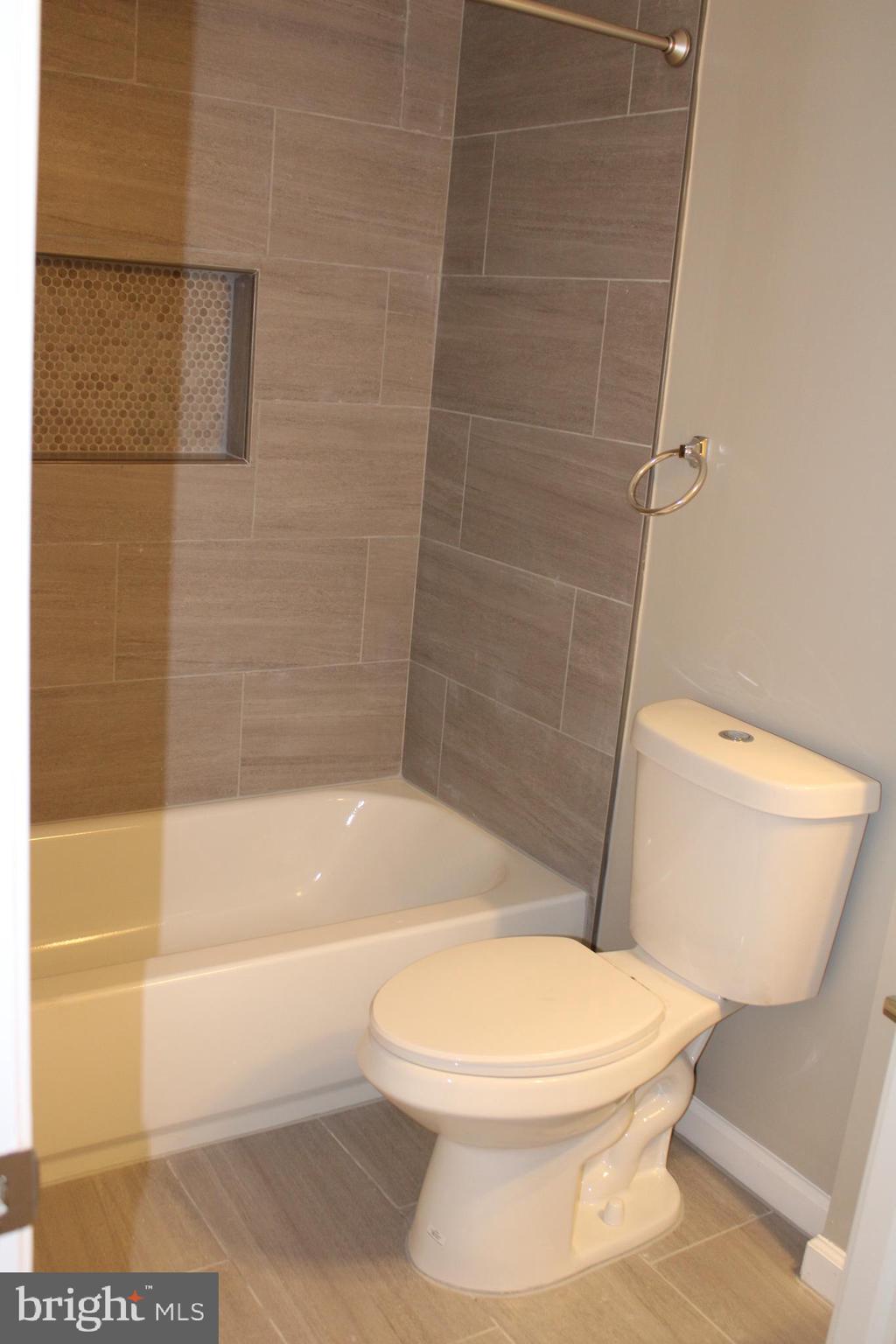 HARFORD SQUARE - Residential Lease