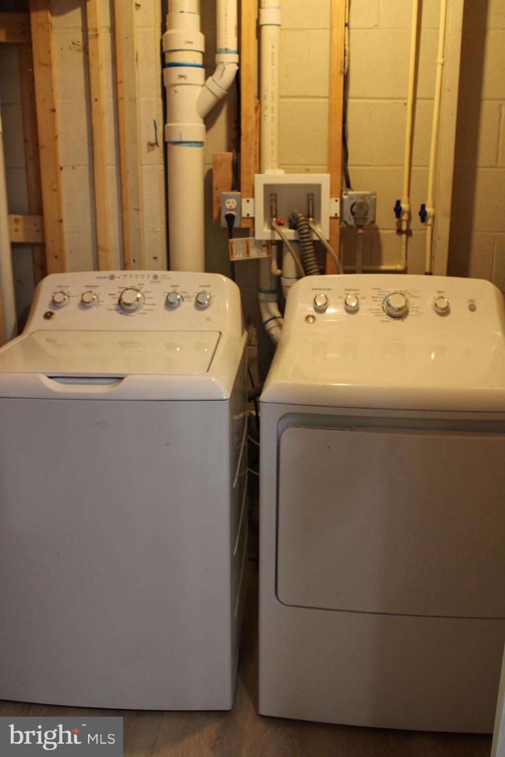 HARFORD SQUARE - Residential Lease