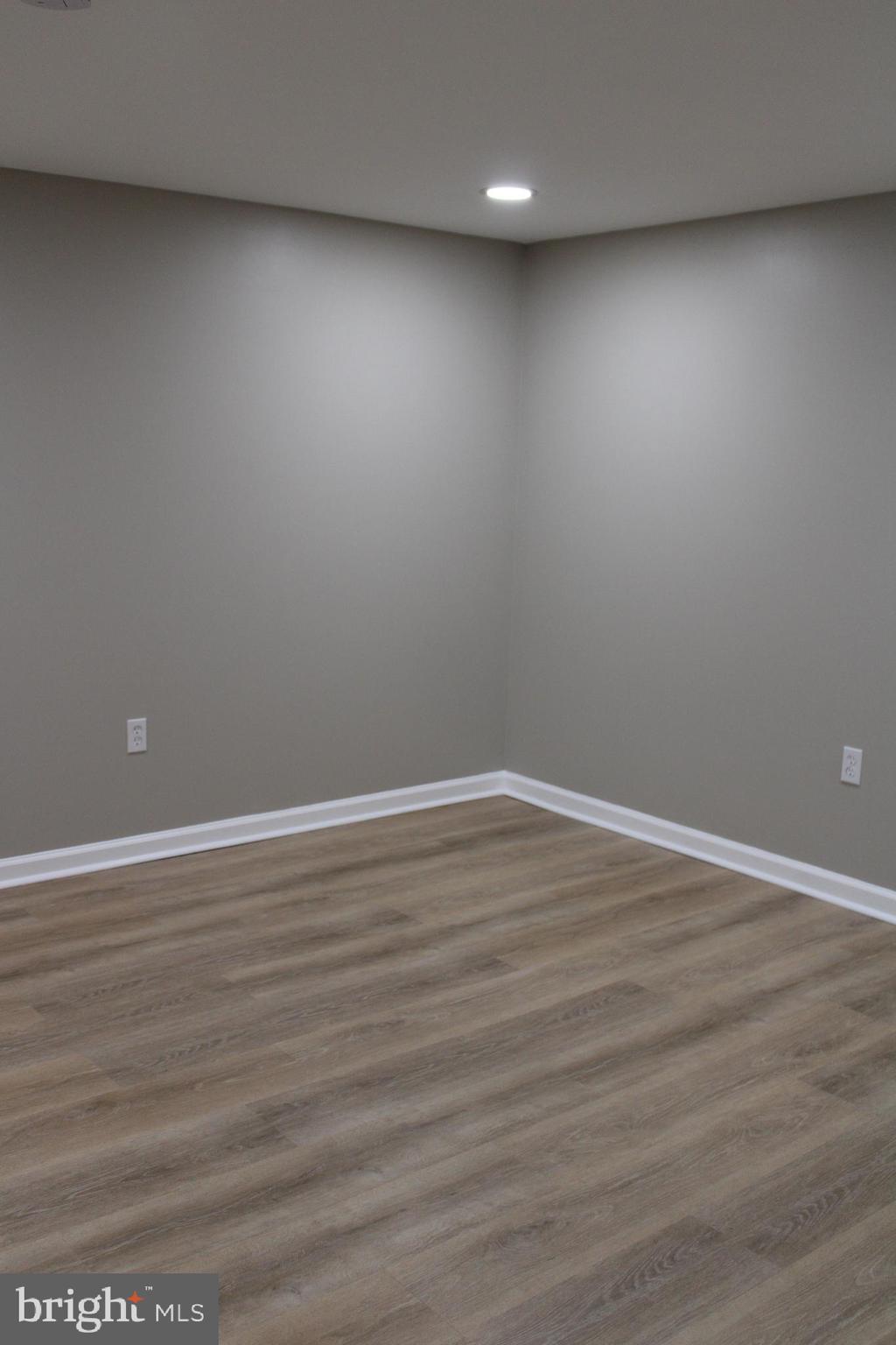 HARFORD SQUARE - Residential Lease