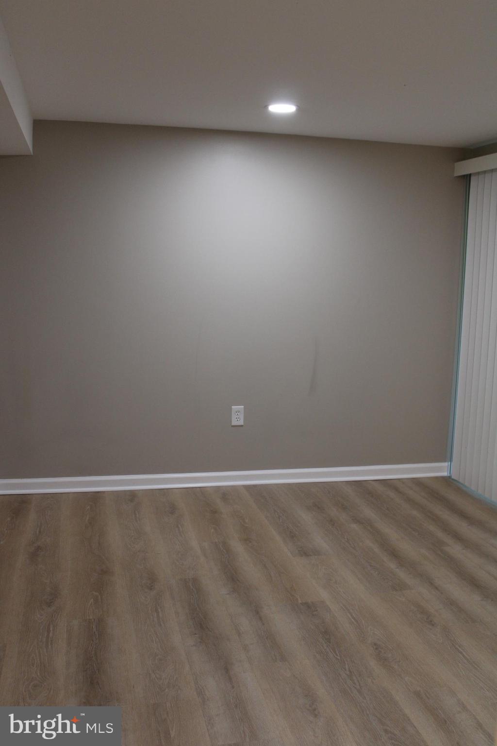 HARFORD SQUARE - Residential Lease