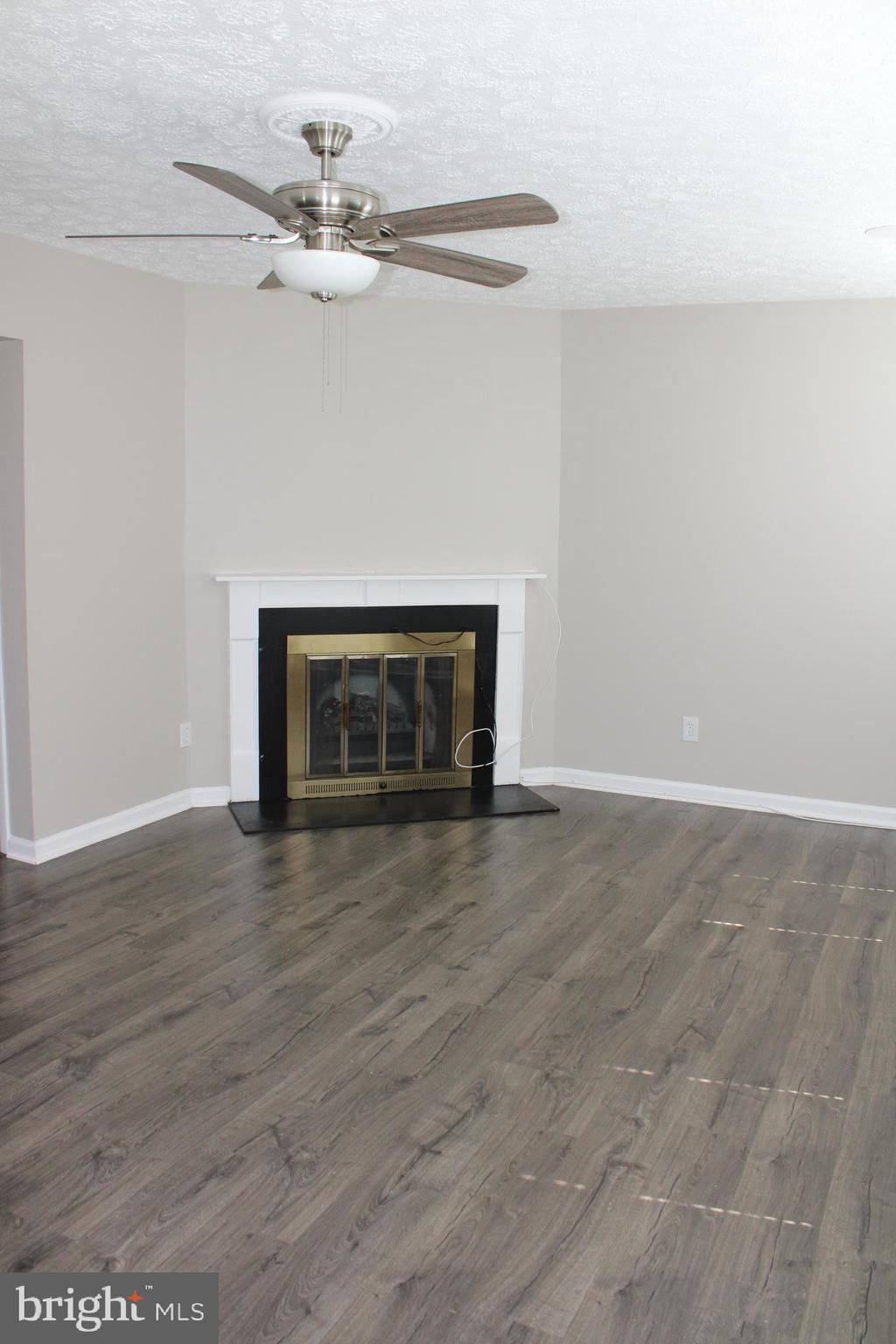 HARFORD SQUARE - Residential Lease