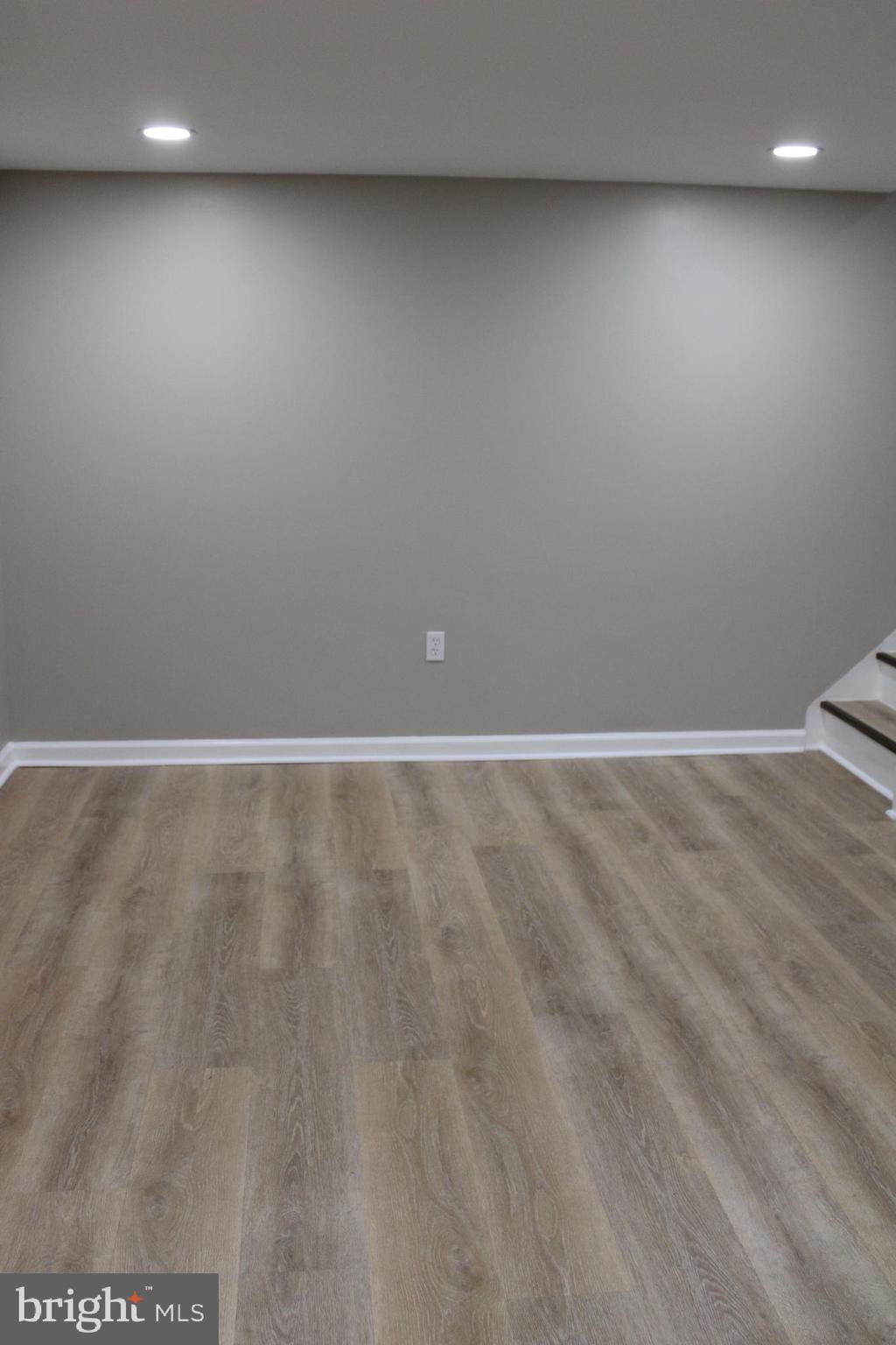 HARFORD SQUARE - Residential Lease