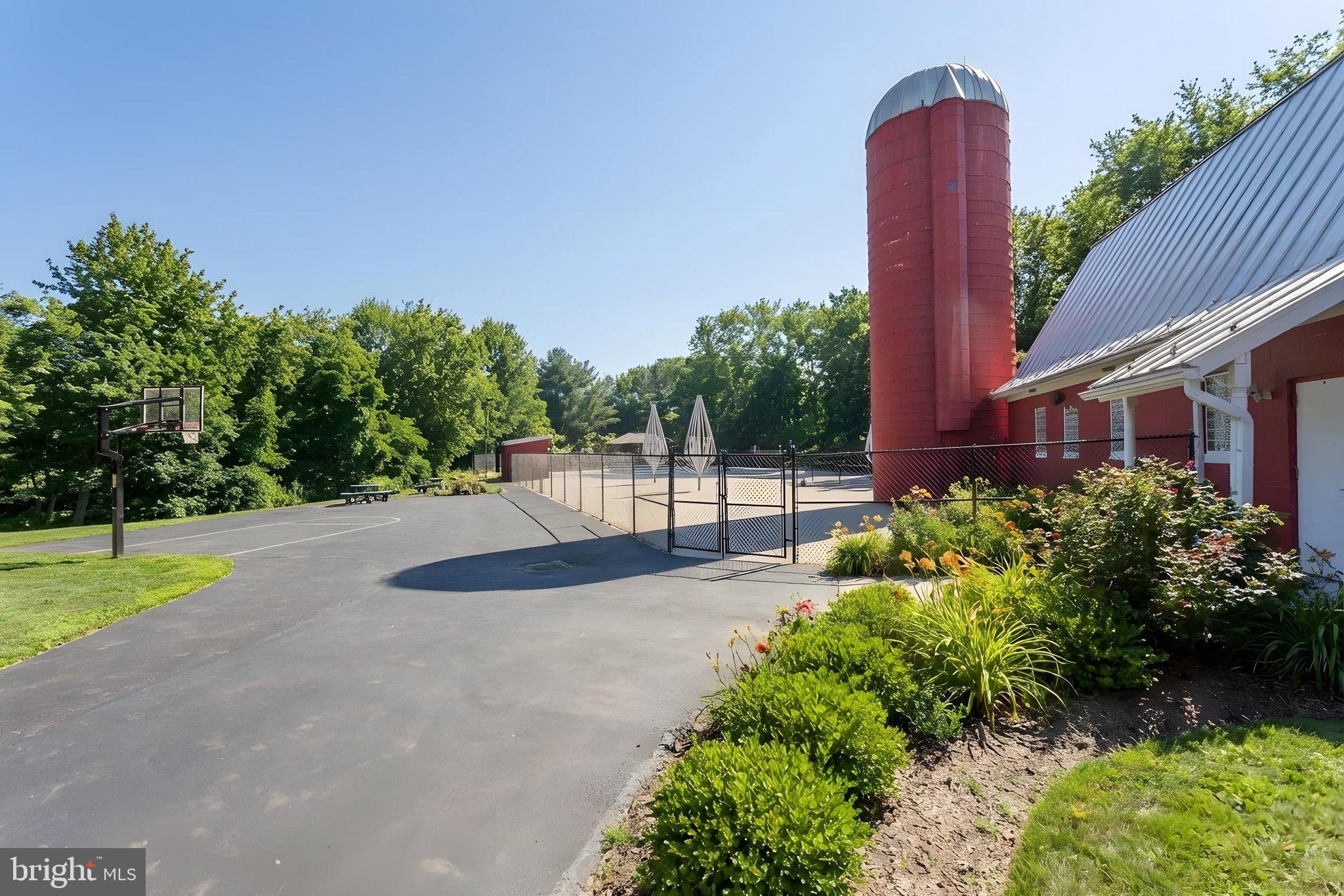 HUNTER MILL ESTATES - Residential