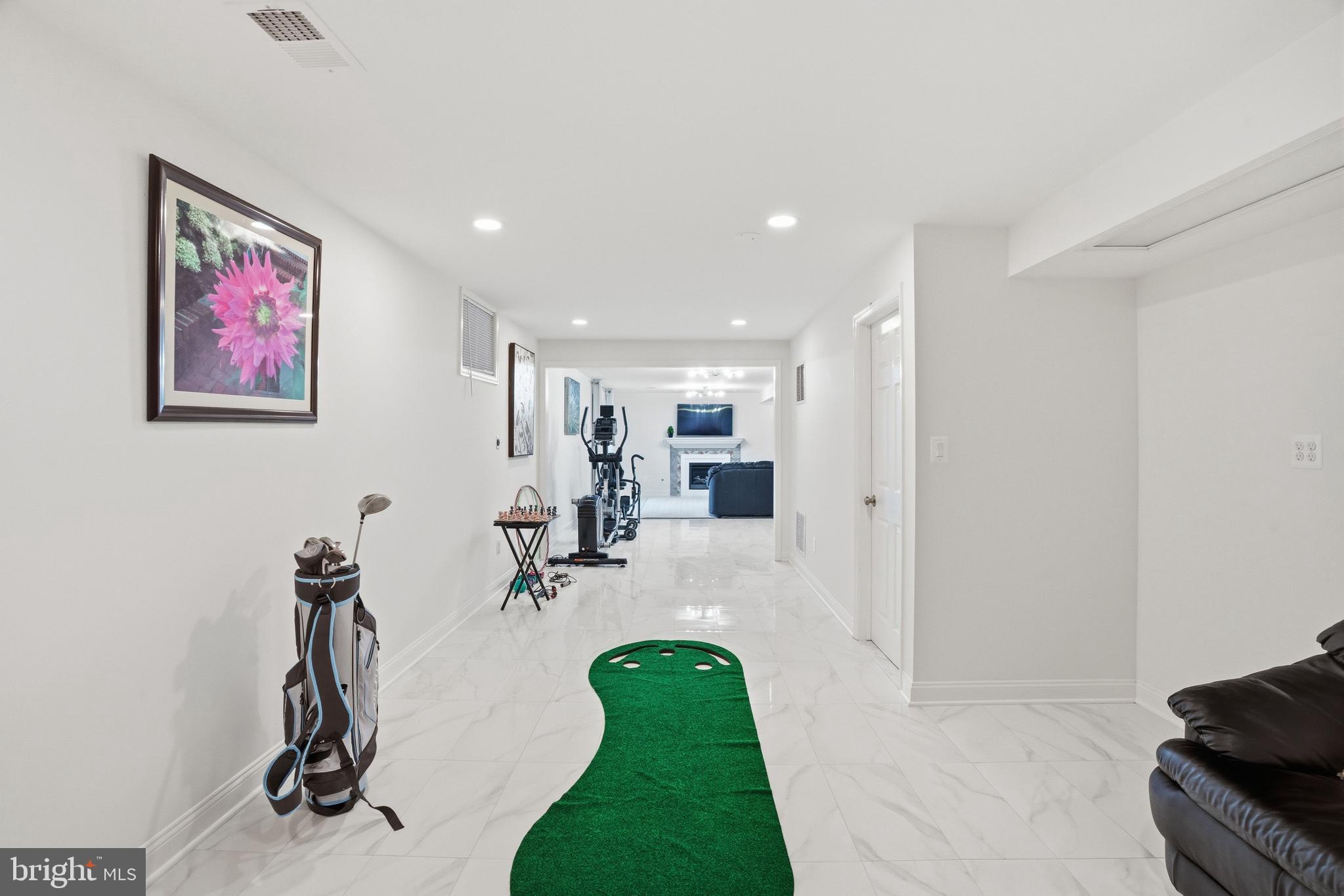 HUNTER MILL ESTATES - Residential