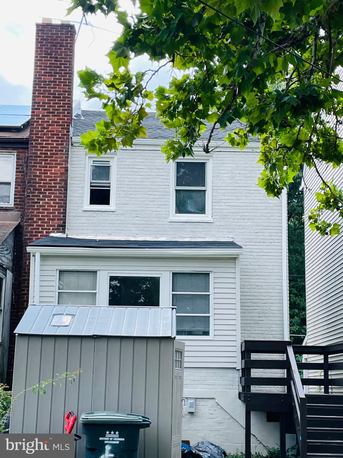 404 BURBANK STREET SE