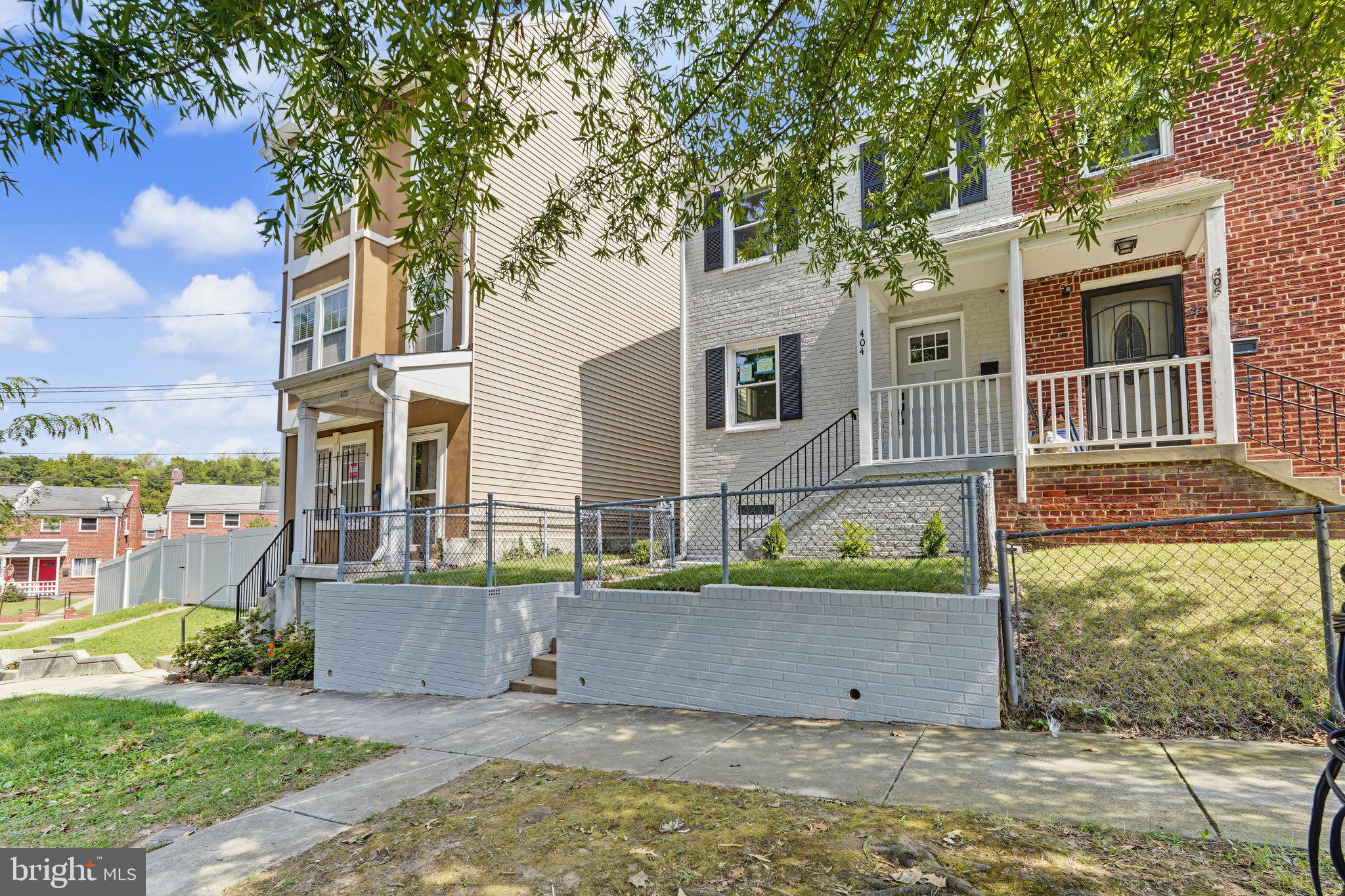 404 BURBANK STREET SE