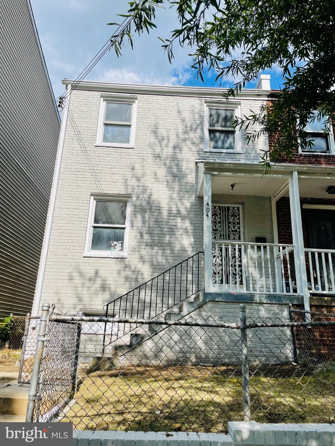 404 BURBANK STREET SE