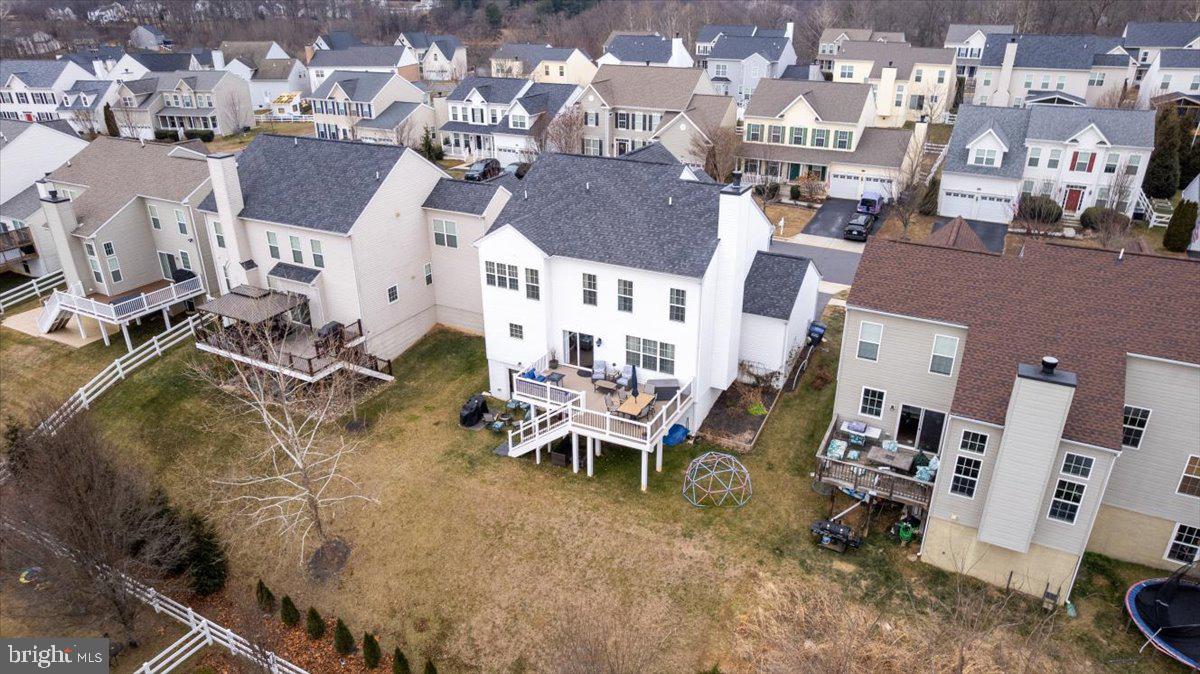 ROUND HILL - Residential