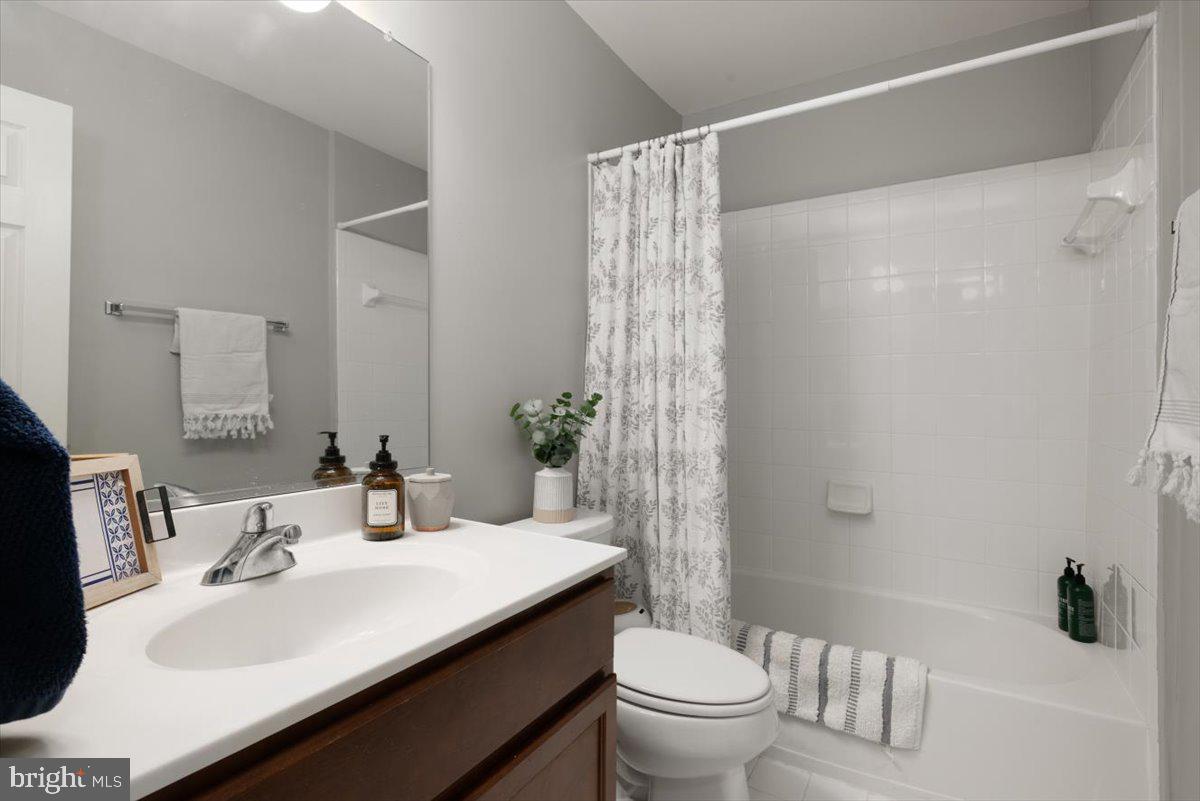 ROUND HILL - Residential