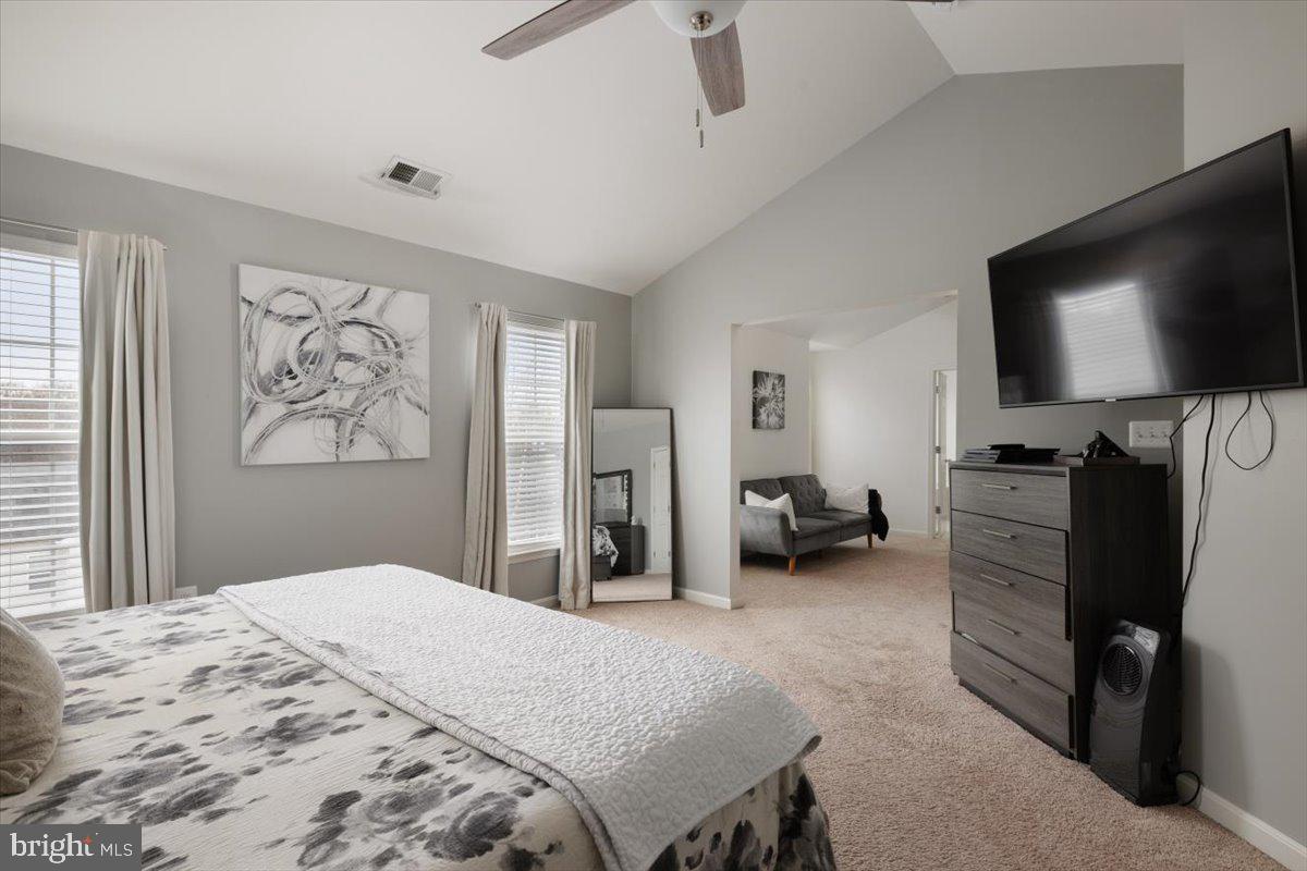 ROUND HILL - Residential