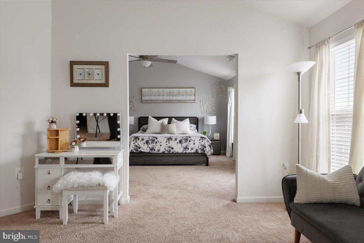 ROUND HILL - Residential