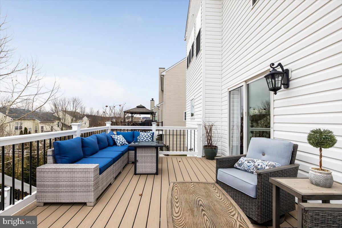 ROUND HILL - Residential