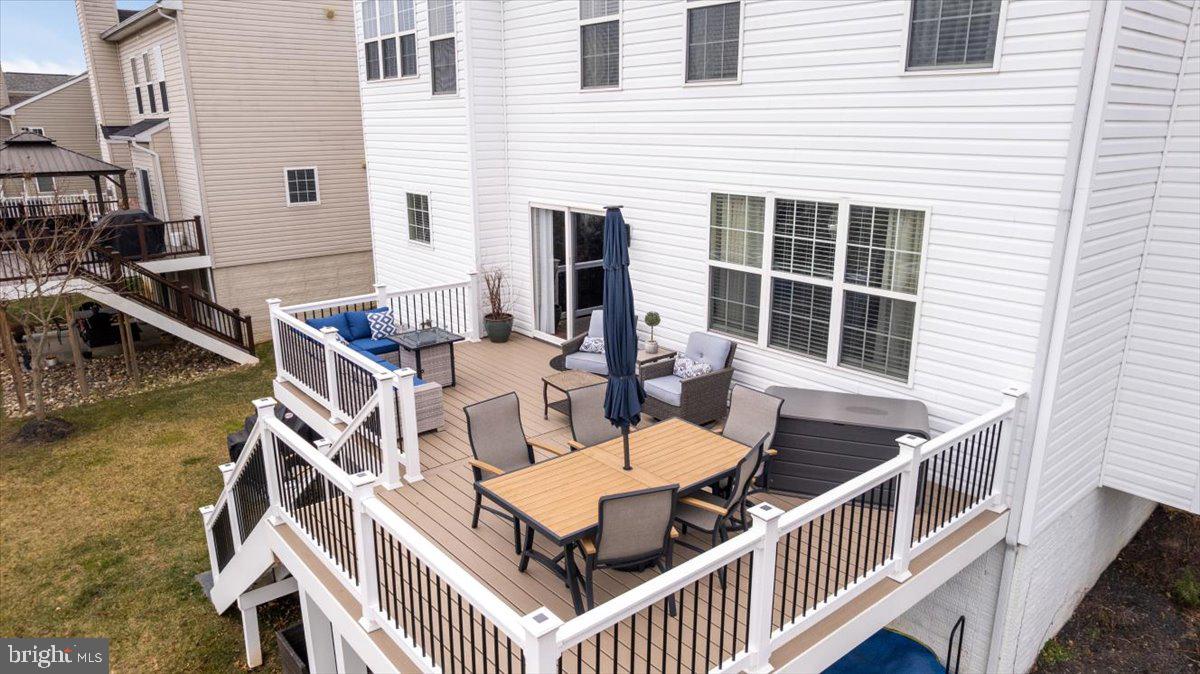 ROUND HILL - Residential