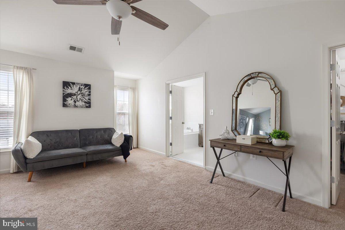 ROUND HILL - Residential