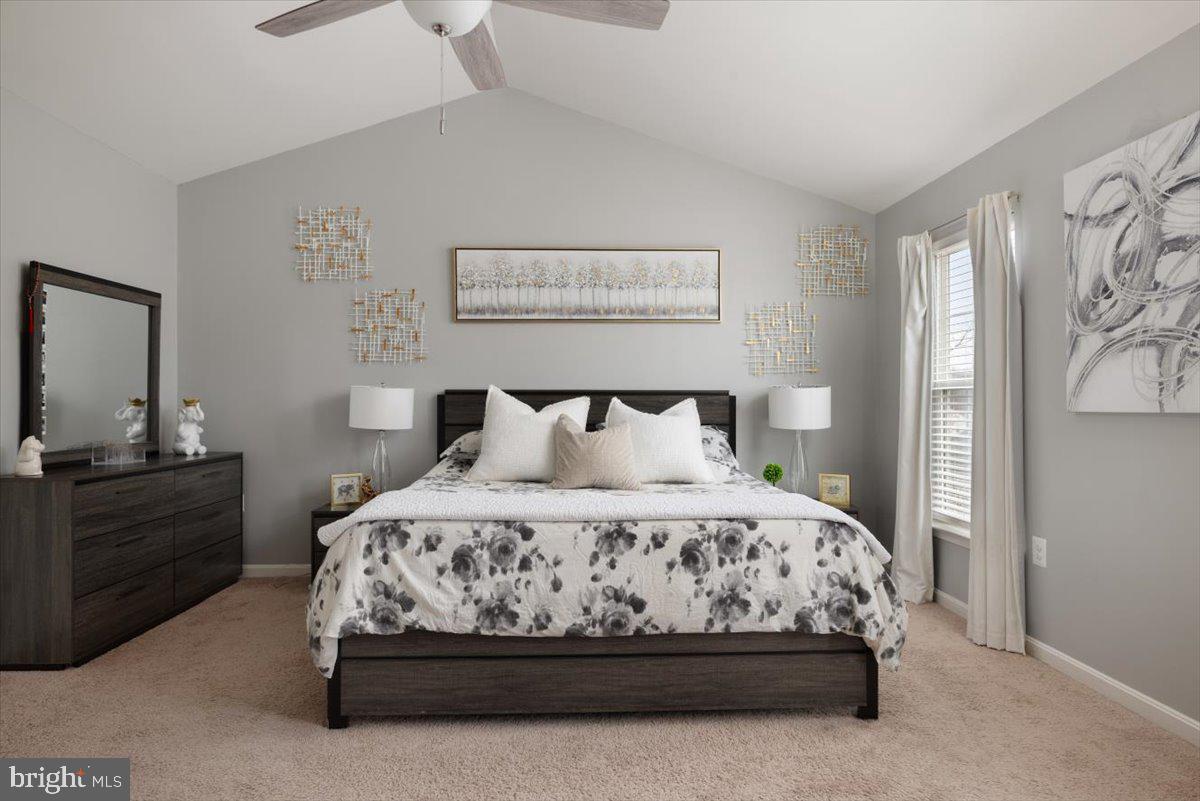 ROUND HILL - Residential