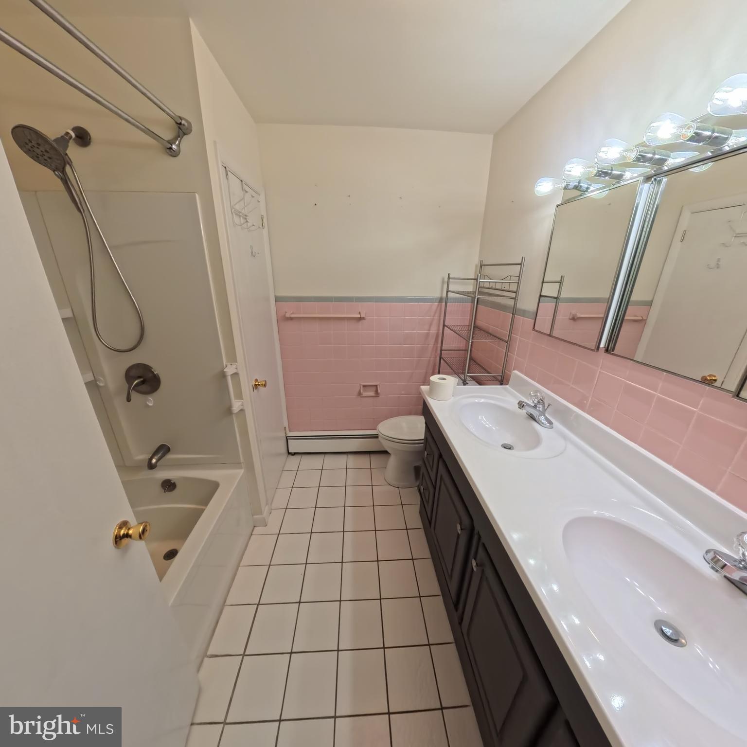 MAHANTONGO STREET - Residential