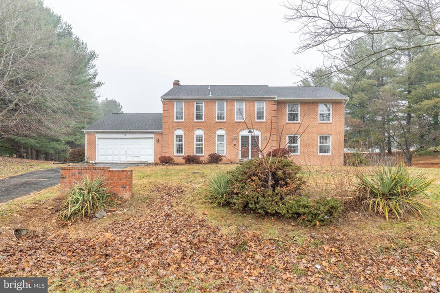 Beautiful house, great neighborhood, priced to sell 4 bedroom plus office 3.5 bathrooms 2 acres backs up to 56,000 acres Seneca State park. On cul de sac 2 car garage, pool, great deal.