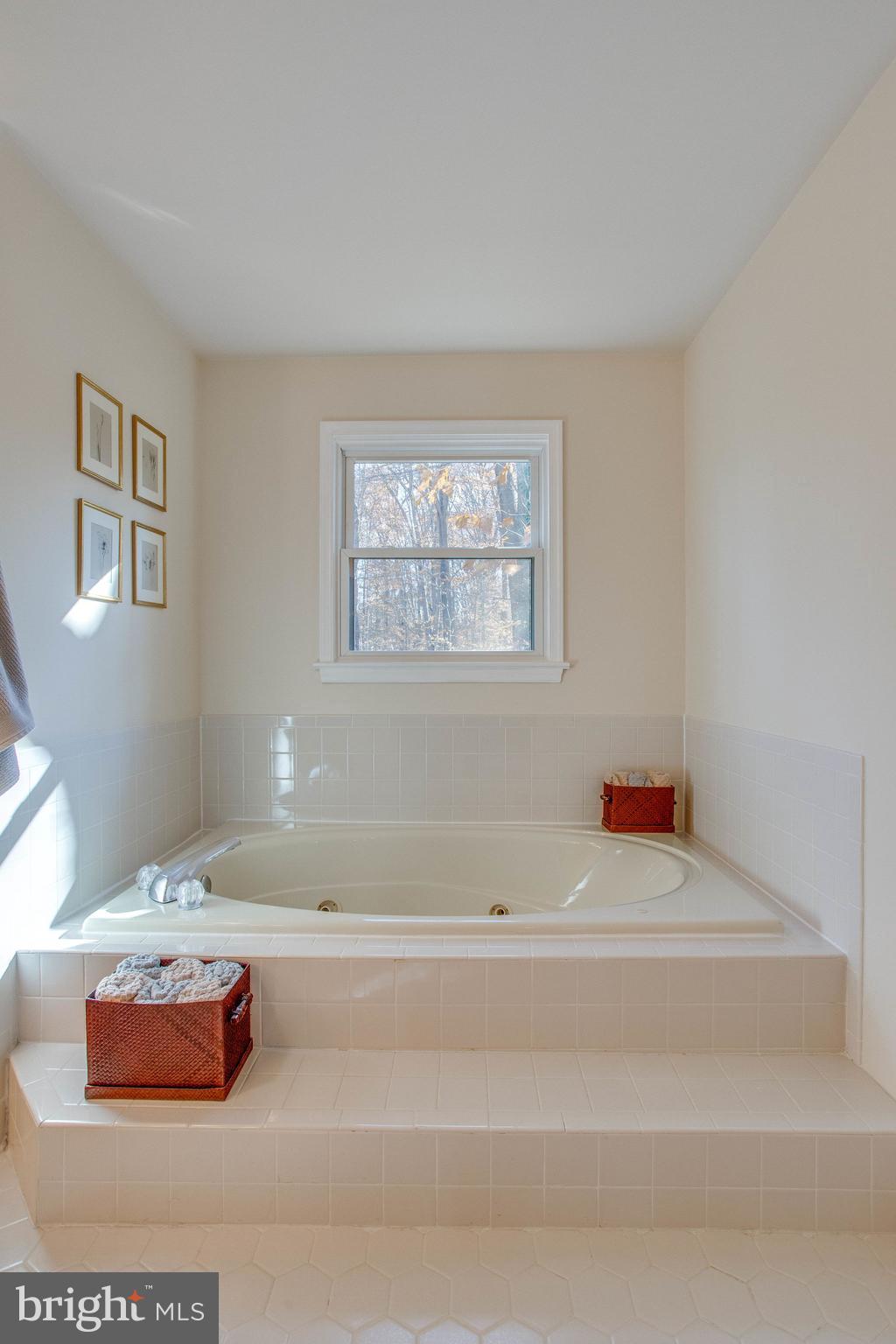 NEAR FAIRFAX - Residential