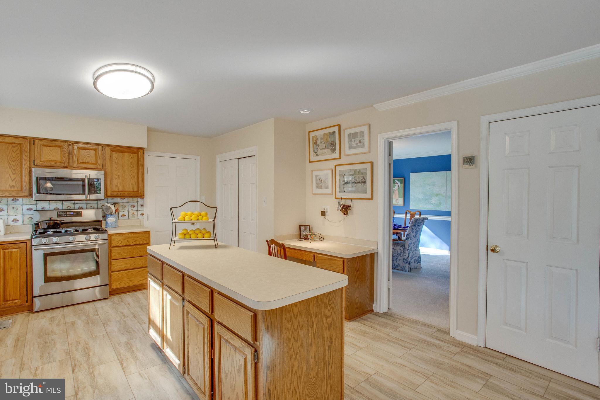 NEAR FAIRFAX - Residential