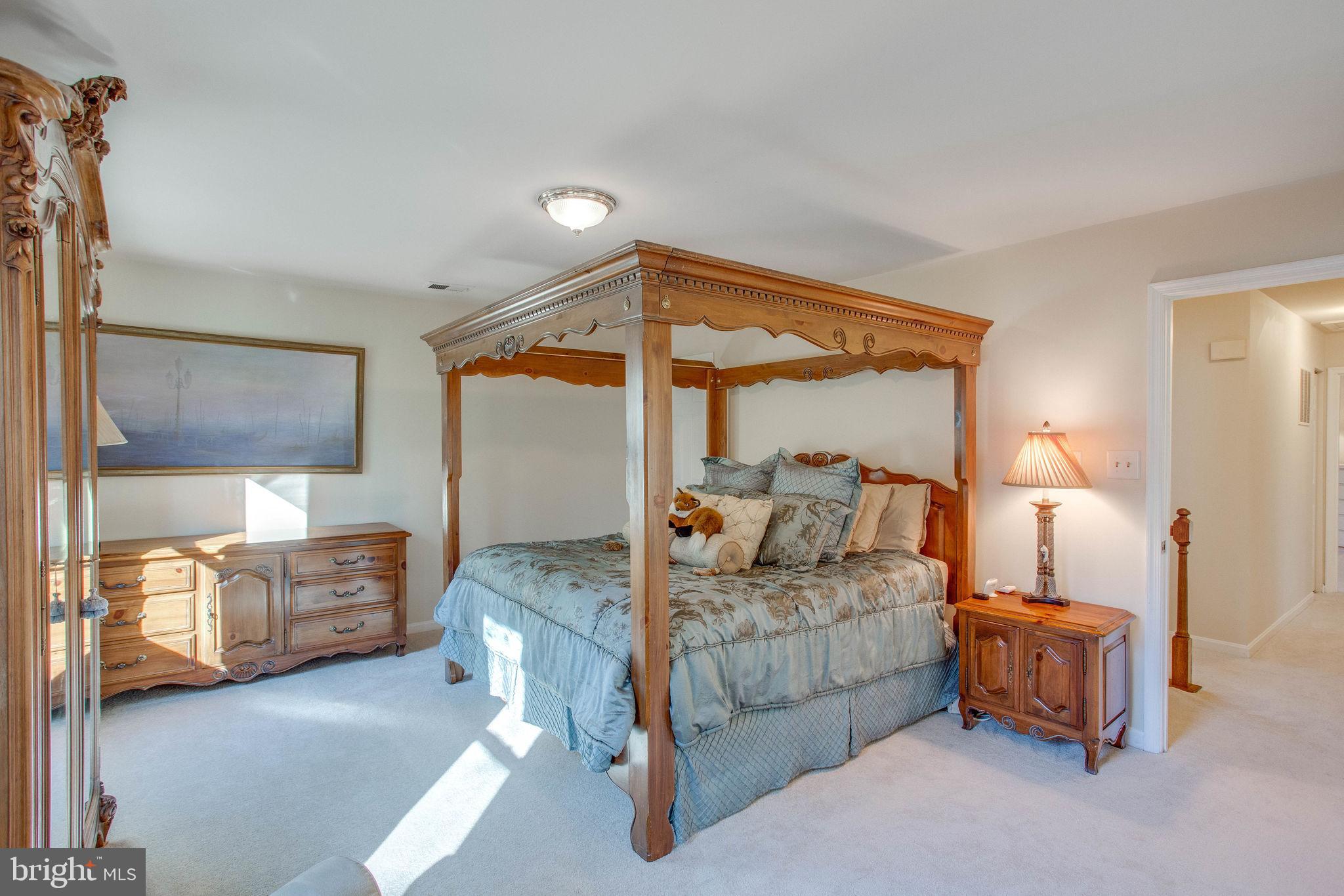 NEAR FAIRFAX - Residential