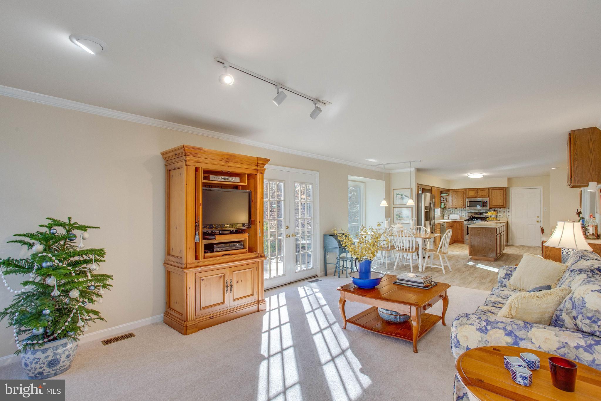 NEAR FAIRFAX - Residential