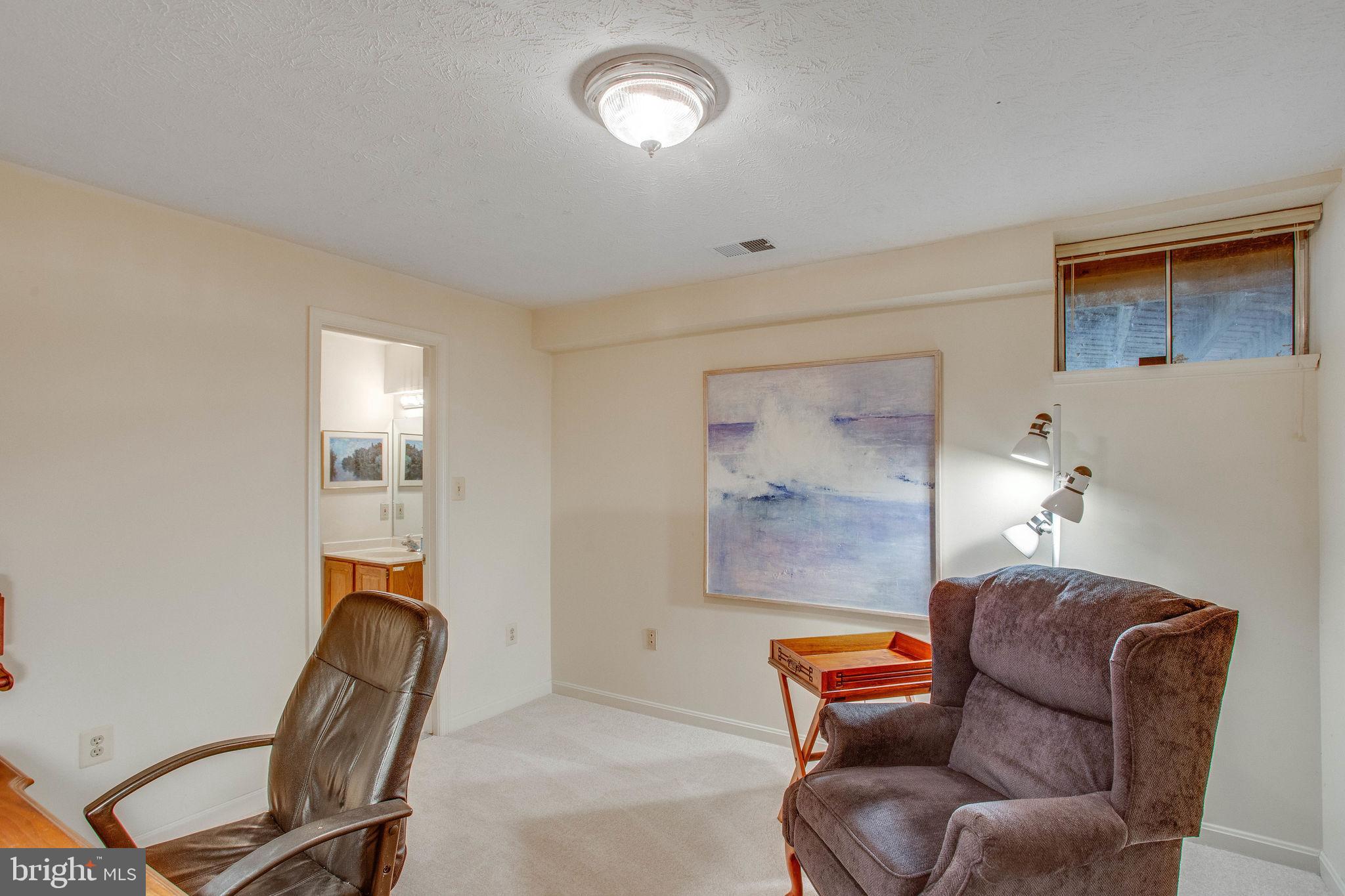 NEAR FAIRFAX - Residential