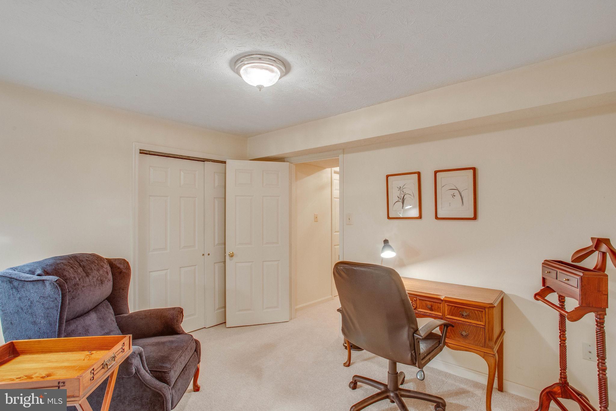 NEAR FAIRFAX - Residential