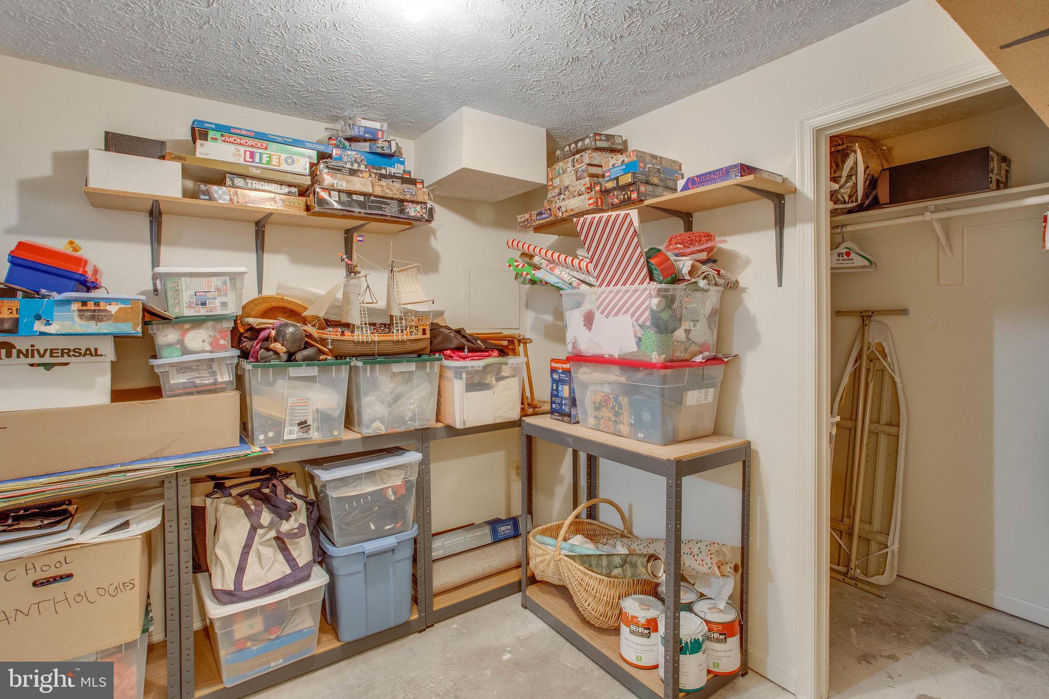 NEAR FAIRFAX - Residential