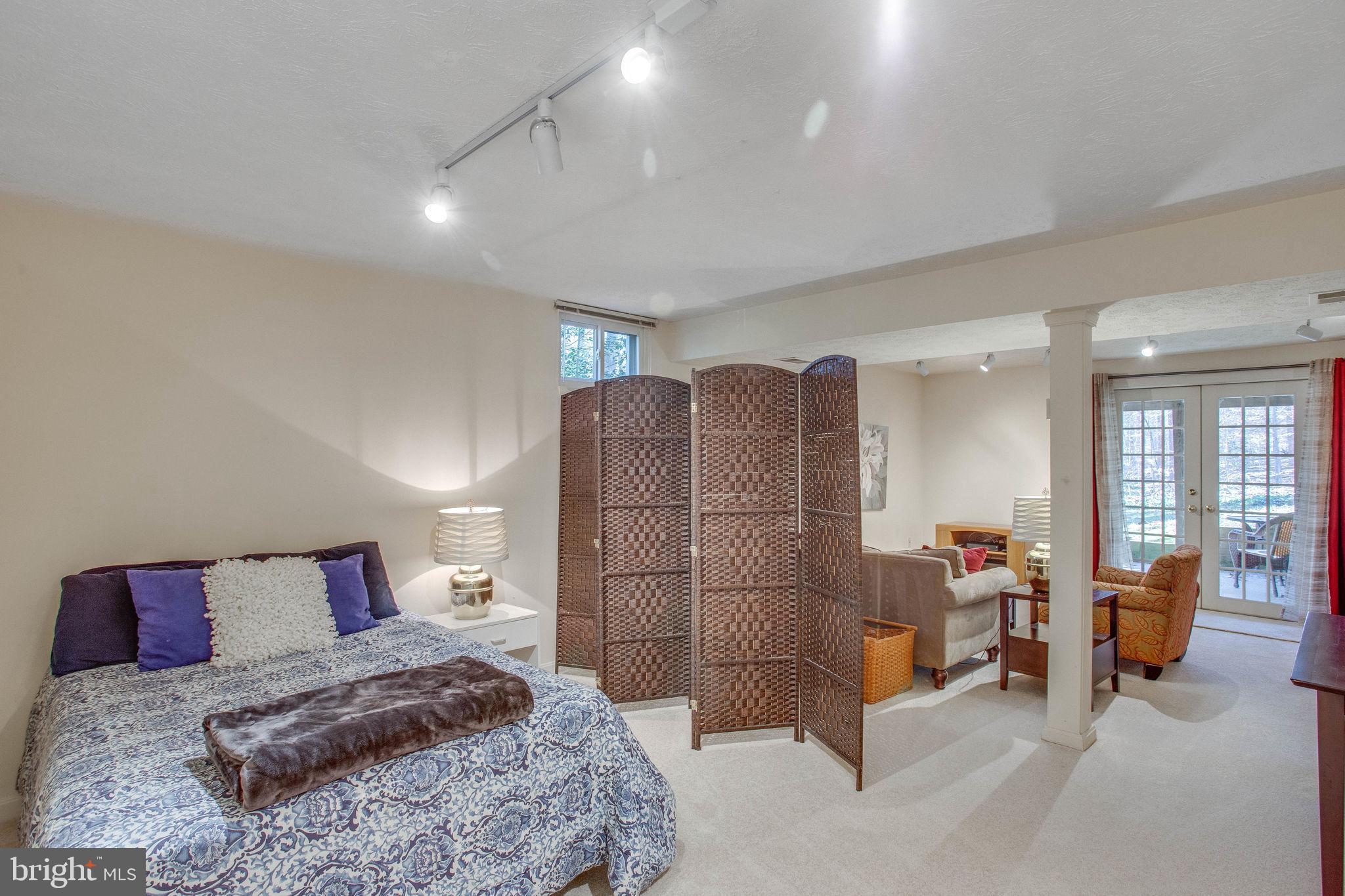 NEAR FAIRFAX - Residential