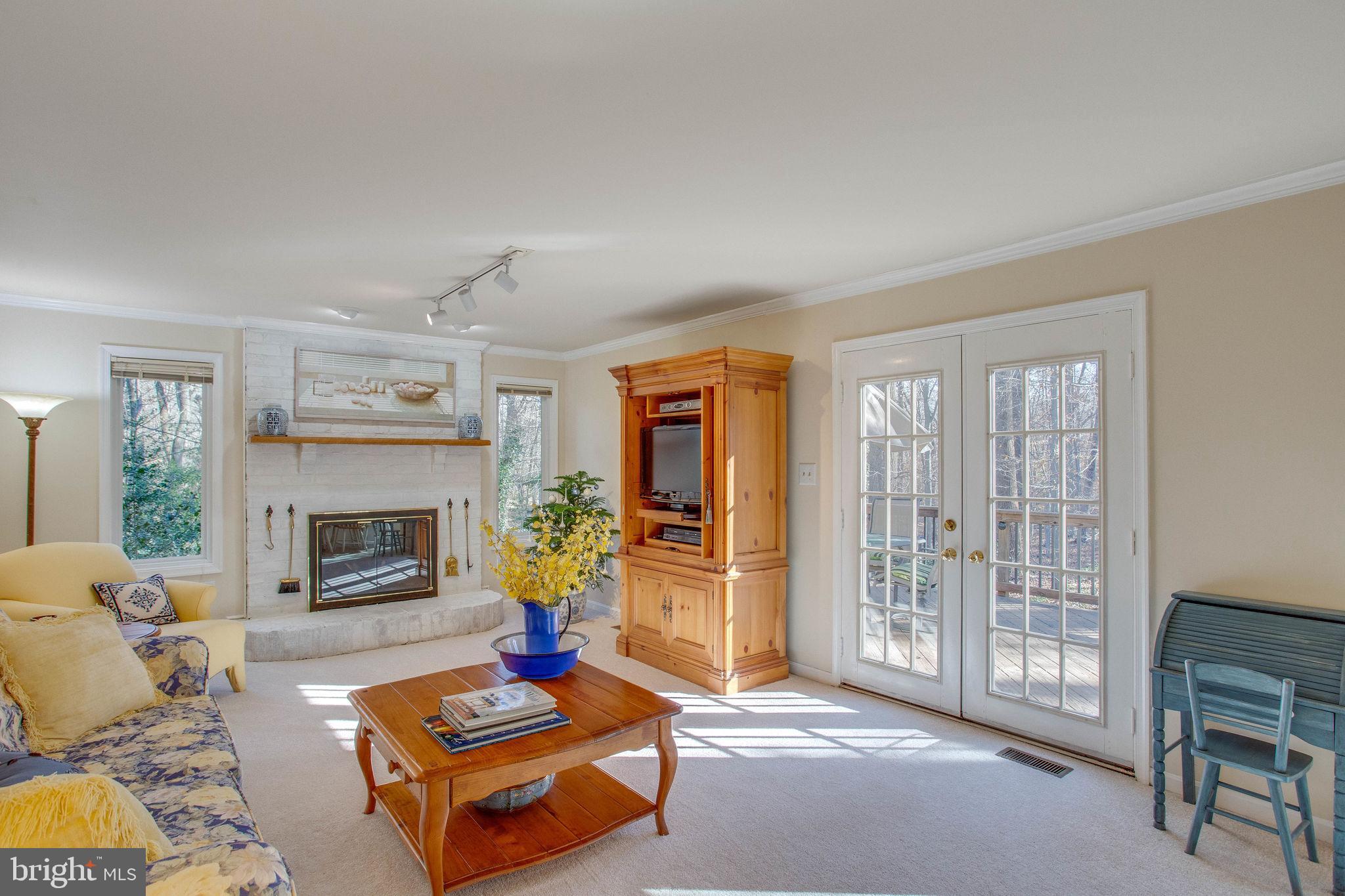 NEAR FAIRFAX - Residential