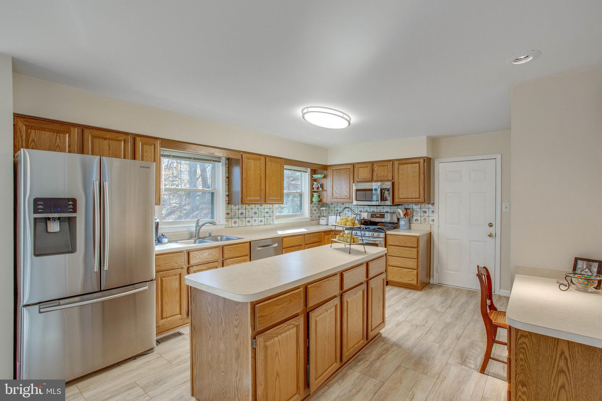 NEAR FAIRFAX - Residential