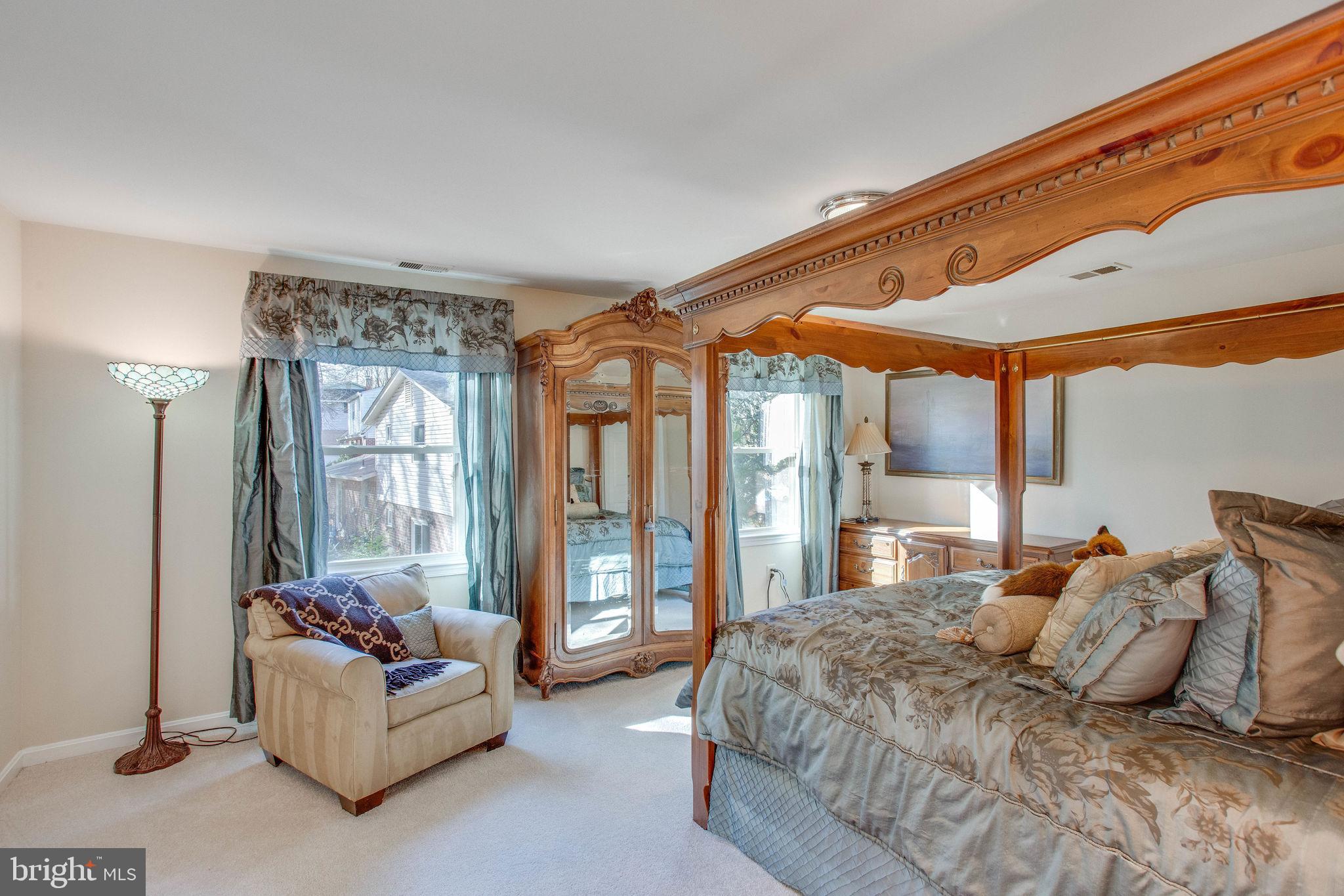 NEAR FAIRFAX - Residential