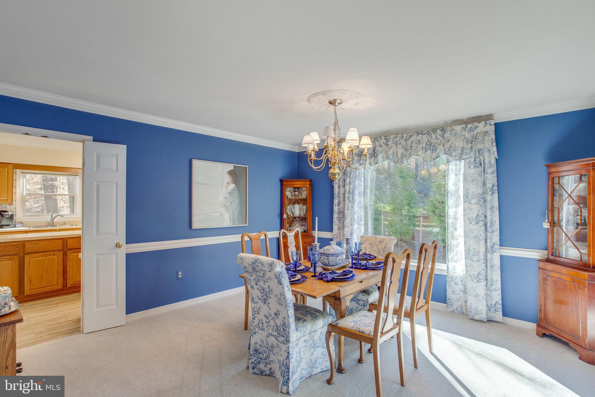 NEAR FAIRFAX - Residential