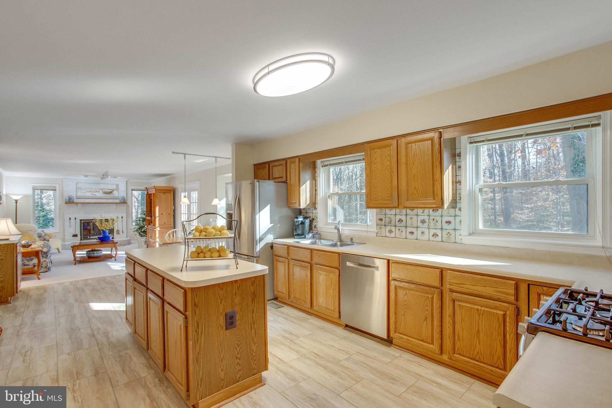 NEAR FAIRFAX - Residential