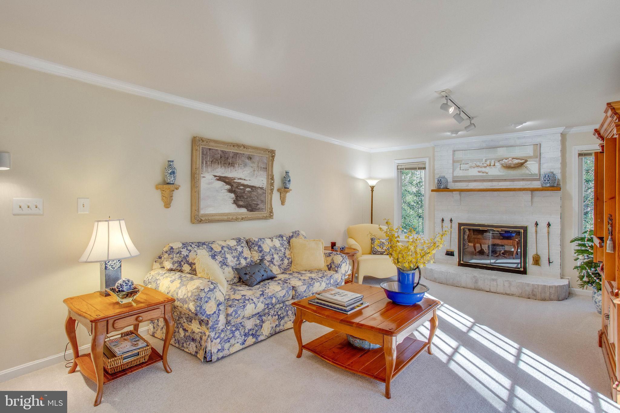 NEAR FAIRFAX - Residential