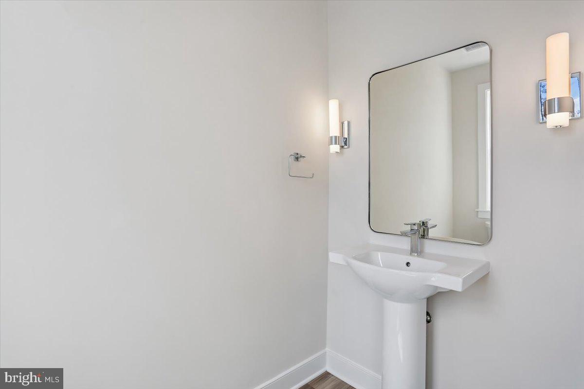 POOLESVILLE - Residential